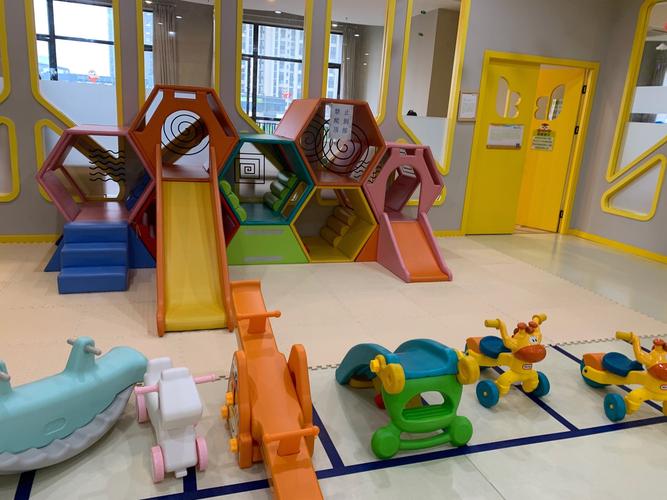 张家港蒙特梭利早教中心