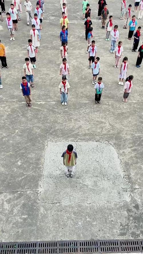 小学生广播体操七彩阳光视频