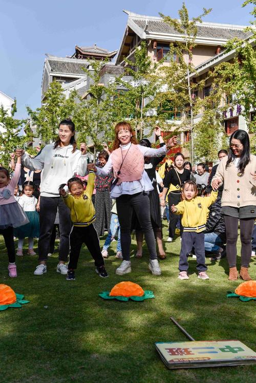 早教秋季亲子互动游戏